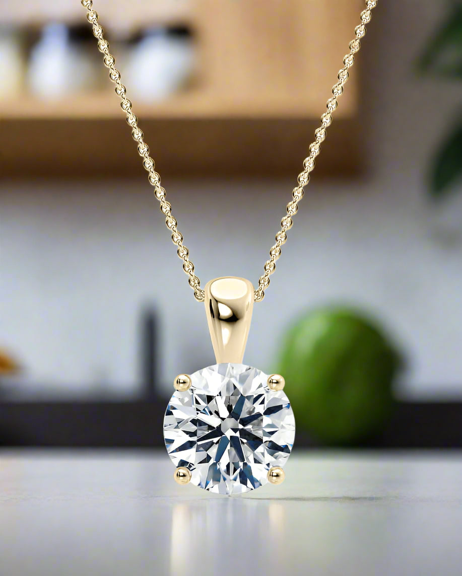 Lyon Round Lab-Grown Diamond Pendant in 18k Gold – D Colour, VVS1 Clarity