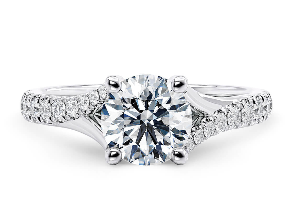 Teton Round Cut Diamond Band in 18K Gold – Elegant Band for Women